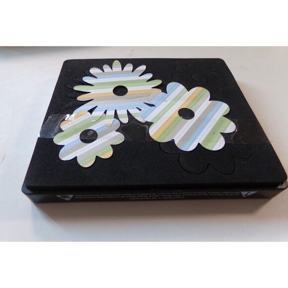 sizzix Flower Layers #3 cutting die - Picture 1 of 1